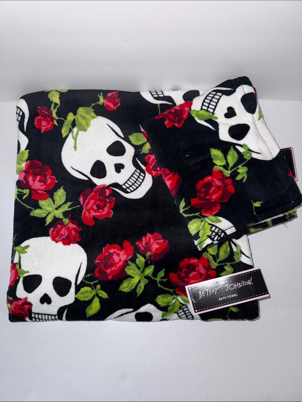 NWT Betsey Johnson 2 Pc 100% Velour Cotton Bath Towels/Hand Towels Skull Garden